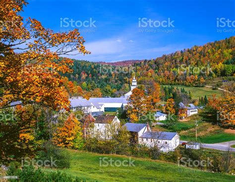 Autumn Country Village In The Green Mountains Of Vermont Stock Photo