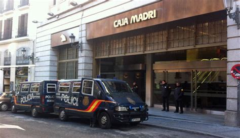 Más de 25.000 viviendas de más de 25 bancos. La policía desaloja 'Acampada Bankia' tres meses después ...
