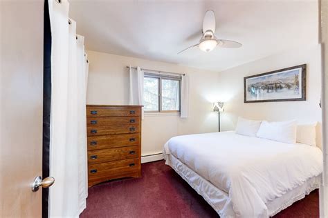 Cozy 3rd Floor Condo With Pools Hot Tub Gym And Fireplace Walkable