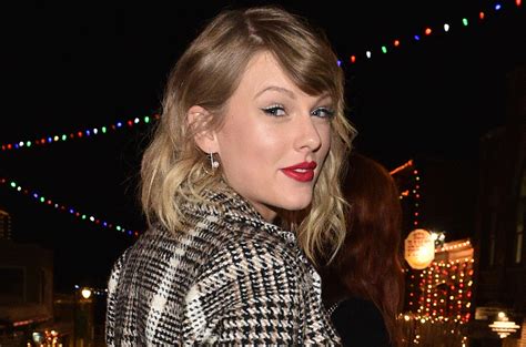 Taylor Swift Says Goodbye To It S Been Weird Billboard