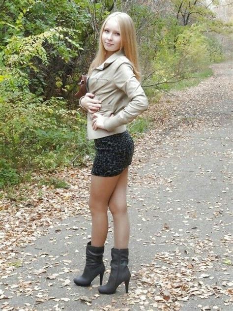 Pin By Andy On Girls Wearing Pantyhose Girls In Mini Skirts Hot Outfits Fashion