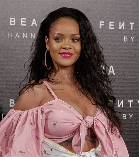 what shade of fenty foundation does rihanna wear her makeup artist lets fans know