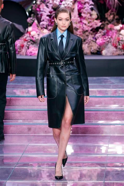Gigi Hadid – Versace Spring/Summer 2020 Fashion Show in Milan – Fashion