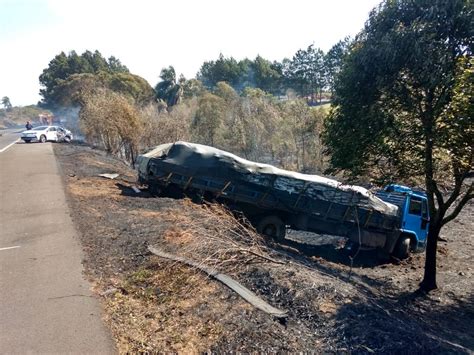 Fumaça de queimada as margens da BR 282 provoca acidente pela baixa