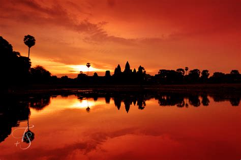Sunrise At Angkor Wat Luxury Hotels Travelplusstyle