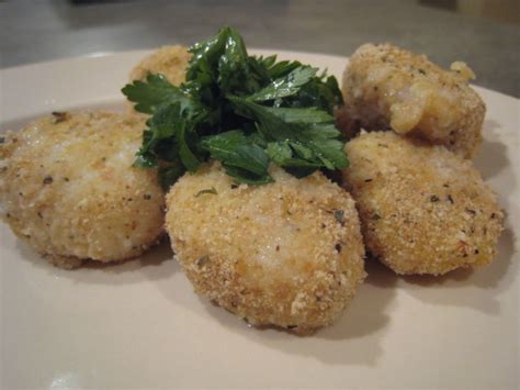 In a medium sized bowl, combine salt, pepper, sugar, white wine vinegar, sesame oil, ginger, cornstarch, and egg white and beat until foamy, then add scallops and stir gently to coat well. Low Fat Oven-Fried Scallops Recipe - Food.com