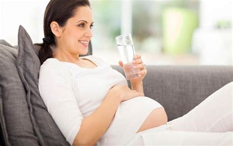 La hidratación es importantísima durante el embarazo y la lactancia