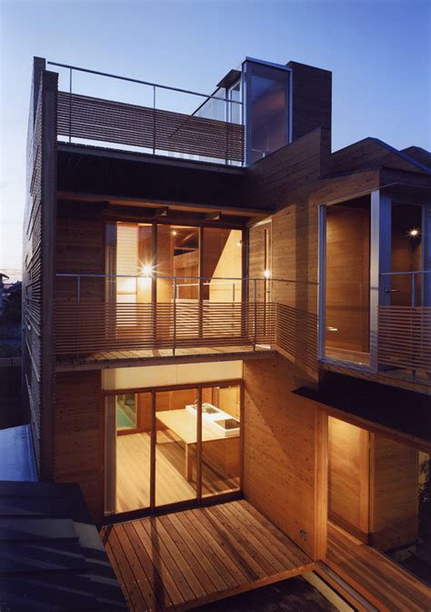 If you want to do that get rid of all clutter. Japanese Wooden Houses: courtyard, multi-level decks and a loft