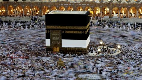 Pada hari raya itu, dianjurkan bagi yang mampu untuk melaksanakan ibadah qurban. Amalan pada Hari Raya Kurban dalam Ibadah Haji | Kang Santri
