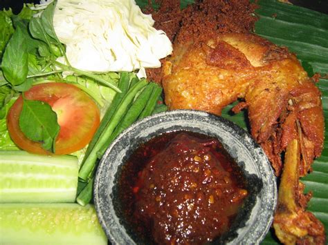 Apalagi bagi pencinta masakan pedas. Resep Cara Membuat Ayam Goreng Gurih Empuk Dan Sambal ...