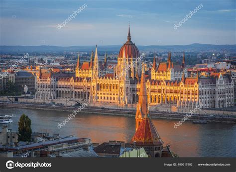 Budapest Ist Die Hauptstadt Von Ungarn Und Eines Der Schönsten — Stockfoto © elenasuvorova ...
