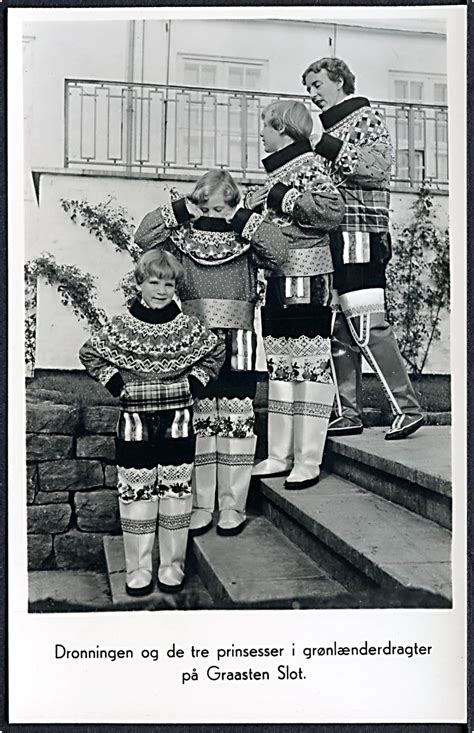 Disse årene utgjorde starten på byggeprosessen for amalienborg, et slottsanlegg i københavn som fungerer som. Kongefamilien i Grønlandske dragter Dronningen og de tre