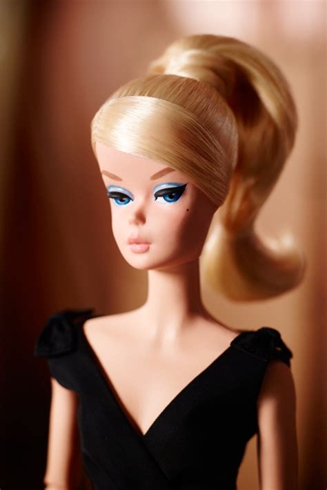 Classic Black Dress Barbie Doll Las Silkstone Se Reinventan Una Vitrina Llena De Tesoros