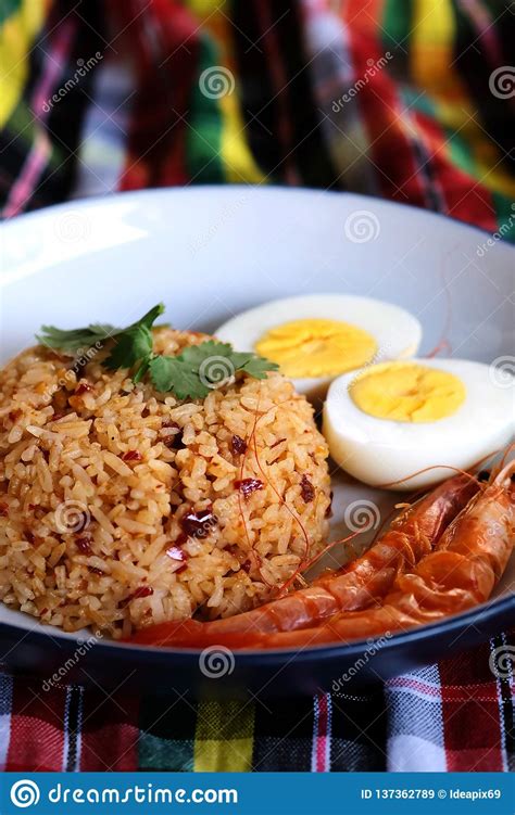 To make boiled eggs, place the eggs in a saucepan large enough to accommodate them in a single layer. How To Cook Jollof Rice With Egg Or Boiled Egg : Ghana ...