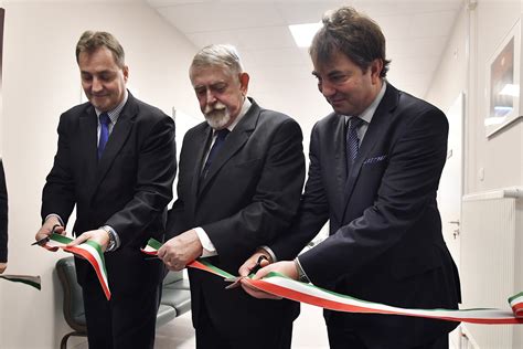 Versenyfutásról ír az emberi erőforrások minisztere. Átadták az Országos Onkológiai Intézet felújított osztályát