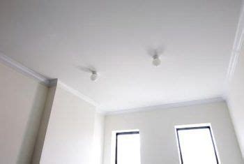 Using an airless paint sprayer to paint a textured ceiling saves you time and preserves the appearance while providing a more complete and watch: How to Apply Orange Peel Texture to Ceilings | Popcorn ...