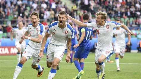 Mecz był bardzo wyrównany, a oba zespoły liczyły na bardzo ważne zwycięstwo w kontekście walki o awans do 1/8 finału mistrzostw europy. Euro 2016. Chorwaci już witali się z gąską, ale Czesi ...