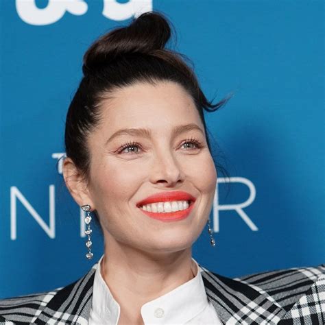 Has Jessica Biel Been Hiding Her Curls From Us All This Time See Photos Allure Texturizer