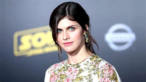 Why Alexandra Daddario Put On Weight For Her Baywatch Role For Her Baywatch Part Youtube