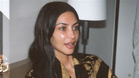 Kim Kardashians Glowing Skin — See No Makeup Pic