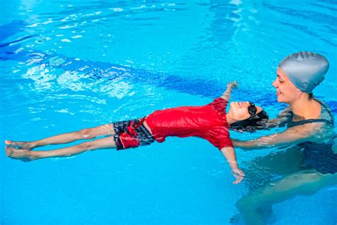 Should Children Learn To Swim With Or Without Goggles