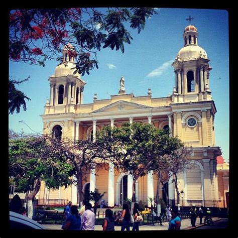 La plaza de armas, que es la plaza principal de talca, y el museo o'higgiano y de bellas artes de talca se encuentran a 5 calles del establecimiento. Plaza de Armas Chiclayo en Chiclayo, Lambayeque (con ...