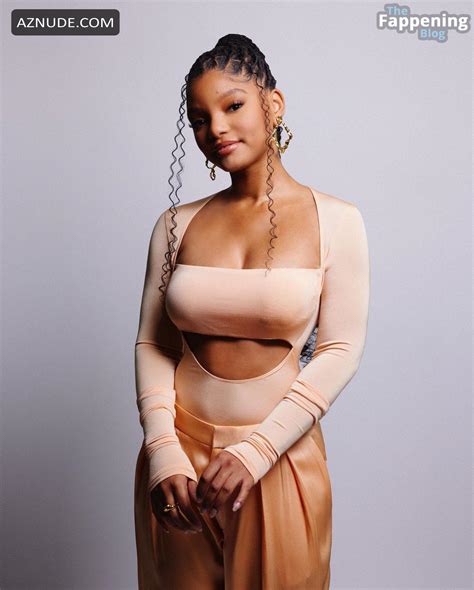 Halle Bailey Sexy Poses Her Hot Mesmerizing Curves In A Captivating
