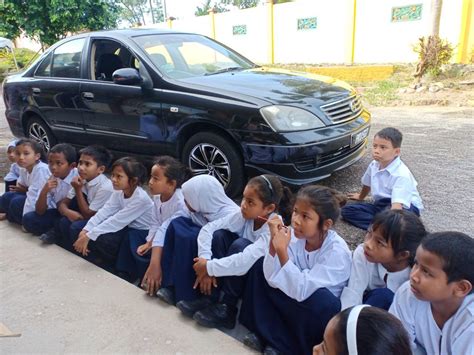 Dahulu, jalan ini dikenali sebagai jalan pekeliling. Sekolah Kebangsaan Tun Abdul Razak: Hari Pertama ...