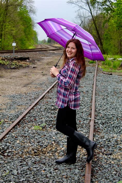 Pin By Macie Anderson On Umbrella And Rain Photoshoot Ideas In 2022