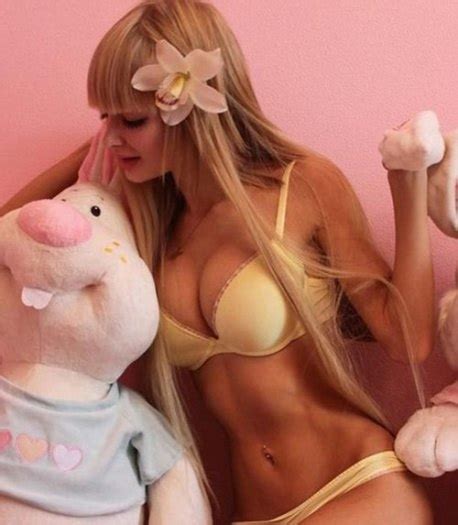 Barbie Humana Perde Trono Para A Russa Angelica Kenova Fotos R Hora