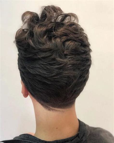 When making the move to this distinct style, consider going to a barber for your initial shaping. Ducktail Haircuts For Women Only - Best Ducktail Haircut For Men 5 Ideas You Can Easily Replicate