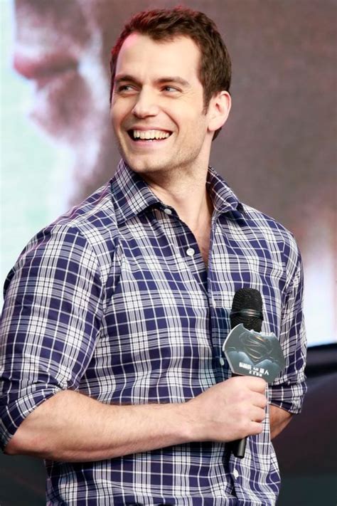 100 pics of henry cavill looking ridiculously handsome henry cavill henry cavill smile