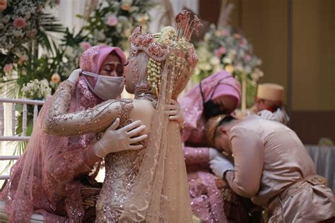 Hari ini ahad 3 september, saya hamish daud berjanji dengan sesungguh hati akan menggauli istri saya dengan baik menurut pelajaran islam. Paket Akad Nikah 39 Jutaan! - GGCH