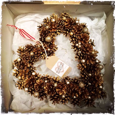 Actually every fall seasonal diy. Festive Pine Cone Heart - Gold | Festive wreath, Fall diy ...