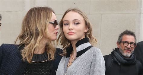 Vanessa Paradis Et Sa Fille Lily Rose Depp Arrivées Au Défilé De Mode Prêt à Porter Automne