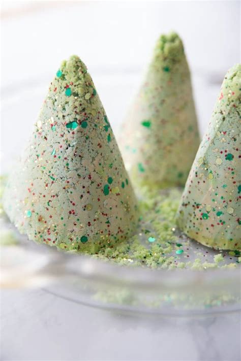 And the more there are, the merrier the holidays will be. Melting Christmas Tree Baking Soda Science Activity | Christmas activities for kids, Christmas ...