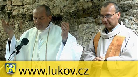 Slavnostní žehnání kaple sv. Jana Křtitele na hradě Lukově - YouTube