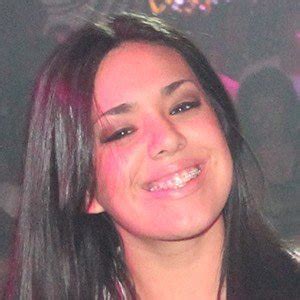 Veja as letras de angela leiva e ouça me duele el corazón, amiga traidora, el me mintió, la reina, lo que me hizo usted e muito mais músicas! Angela Leiva - Bio, Family, Trivia | Famous Birthdays