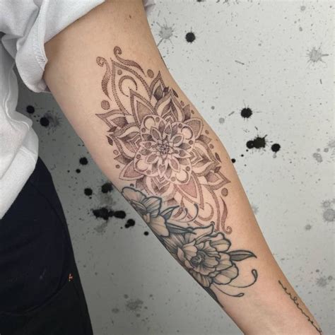 17 Mandala Tattoos That Are Beautiful And Balanced