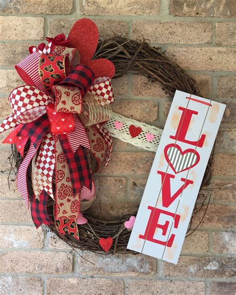 Fabulous Valentine Wreath Design Ideas For Your Front Door Decor 22 In