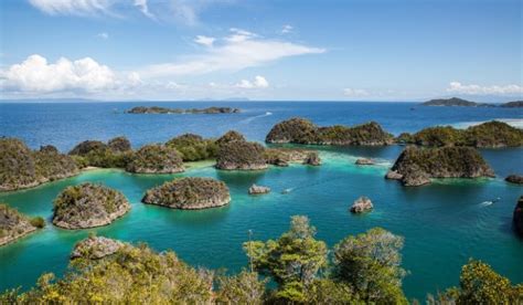 Indonesian Explorer Raja Ampat To Papua New Guinea 14 Days Luxury