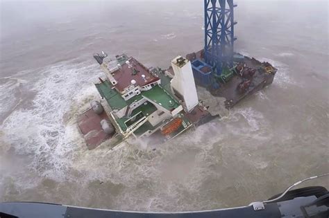 Penampakan Kapal Kargo Patah And Tenggelam Di Laut Cina Selatan