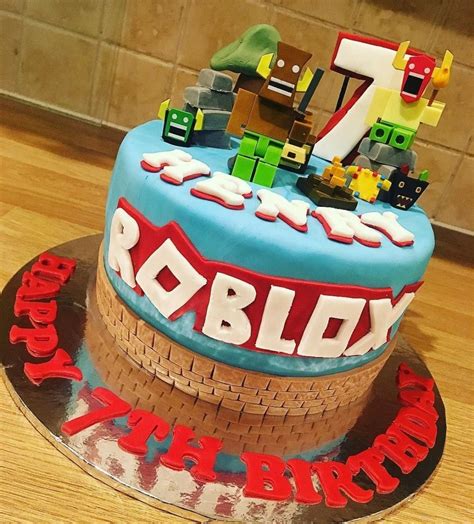Happy birthday brady roblox robloxcake customcakes. Yummy Chocolate Roblox Cake For Henrys 7th Birthday intended for Roblox Birth… en 2020 ...