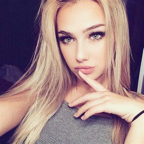 Pin By Karson Bailey On Hair Nails Makeup Beautiful Blonde Girl Pretty Blonde Girls Hot