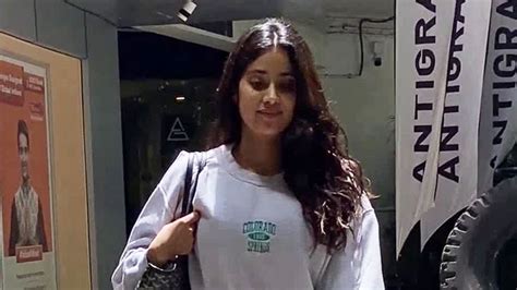 Janhvi Kapoor Gets Clicked By Paps Outside Her Gym Bollywood Hungama