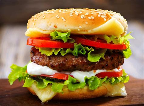 Kalau tak percaya, boleh cuba resepi daging burger homemade yang kami sediakan ini. √Resepi Homemade Beef Burger
