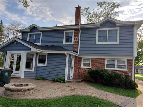 Their building products includes nearly everything on the outside of a house from windows, patio doors and siding to designer accents, stone veneer, and fence and railing. Roof-siding -Arlington Heights - 4exterior