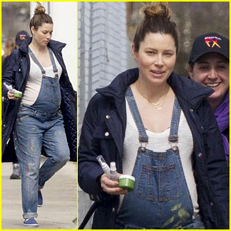 Jessica Biel Dresses Baby Bump In Dirty Denim Overalls Jessica Biel Pregnant Celebrities