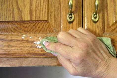 These kitchen cabinets have to need to clean on a daily basis. How to Clean Grease From Kitchen Cabinet Doors | Hunker