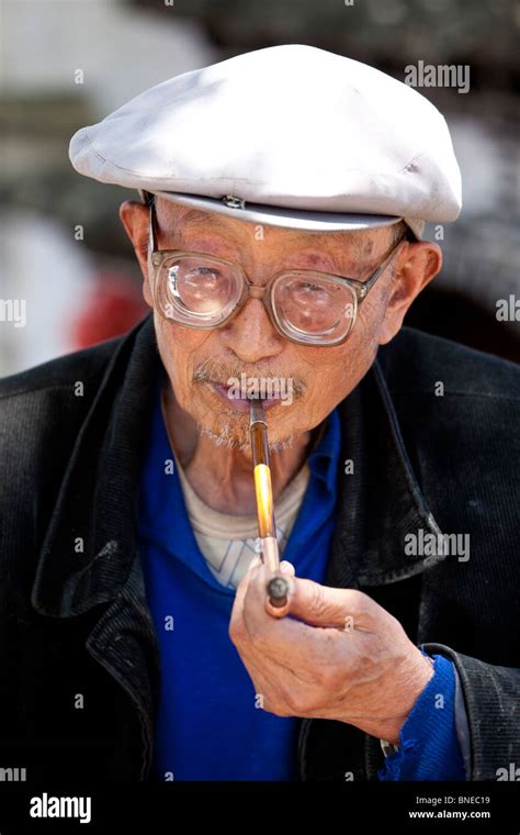 Old Man Smoking A Pipe Hi Res Stock Photography And Images Alamy